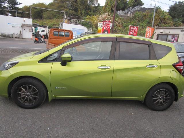 ノート ｅ－パワー　Ｘ　スマートキー　プッシュスタート　オートエアコン　ナビＴＶ　オートライト　運転席エアバッグ　助手席エアバッグ　ＡＢＳ　盗難防止システム（5枚目）