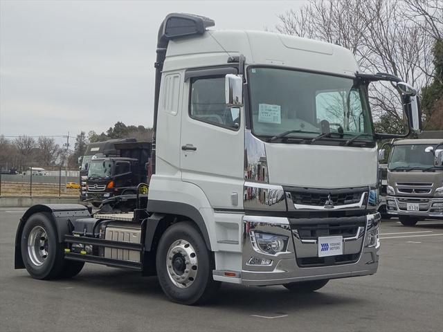 トラクタ（シングル）　未使用　４６０馬力　ハイルーフ　リアエアサス　ＰＴＯ　第五輪１１．５ｔ　ヨコシャＨＰ－１３００Ｃ　シフトパイロット(4枚目)