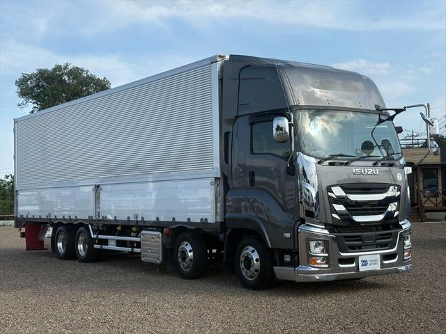ギガ ウイング　ハイルーフ　リターダ　リアエアサス　４軸低床　フルハーフＤＫＬ　７ＭＴ　３８０ｐｓ　積載１３．７ｔ（4枚目）
