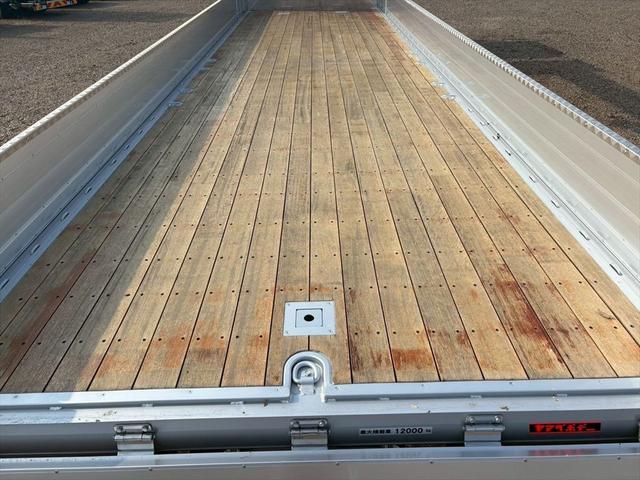 スーパーグレート クレーン付平ボディー　未使用　リアエアサス　４段　ラジコン　４軸低床　山田　ユニックＵＲＧ５０４　シフトパイロット　３９４ｐｓ　積載１２ｔ（10枚目）