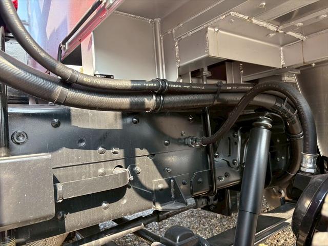 スーパーグレート クレーン付平ボディー　未使用　リアエアサス　４段　ラジコン　４軸低床　山田　ユニックＵＲＧ５０４　シフトパイロット　３９４ｐｓ　積載１２ｔ（17枚目）