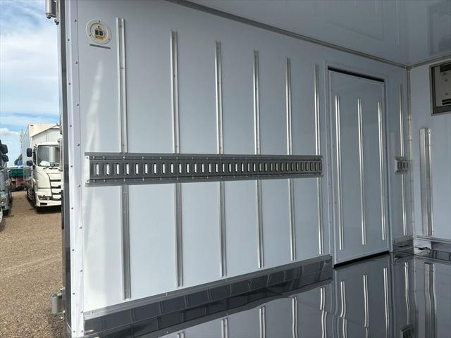 キャンター 冷蔵冷凍車　未使用　ショート　スライドＳＤ　全低床　東プレＸＶ２２ＬＯＣーＰ　ＤＵＯＮＩＣ　１３０ｐｓ　積載２ｔ（11枚目）