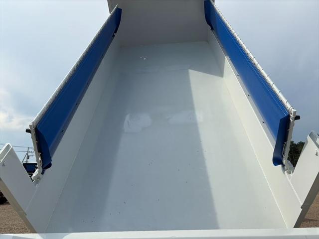 スーパーグレート ダンプ　未使用　プレミアムライン　ハイルーフ　自動シート　メッキ　新明和ＤＲＳ１１ー０２ＳＣ　シフトパイロット	３９４ｐｓ　積載８．４ｔ（10枚目）