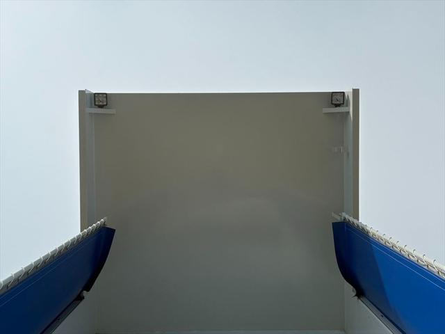 スーパーグレート ダンプ　未使用　プレミアムライン　ハイルーフ　自動シート　メッキ　新明和ＤＲＳ１１ー０２ＳＣ　シフトパイロット　３９４ｐｓ　積載８．４ｔ（9枚目）