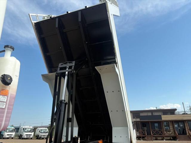 スーパーグレート ダンプ　未使用　プレミアムライン　ハイルーフ　自動シート　メッキ　新明和ＤＲＳ１１ー０２ＳＣ　シフトパイロット　３９４ｐｓ　積載８．４ｔ（15枚目）