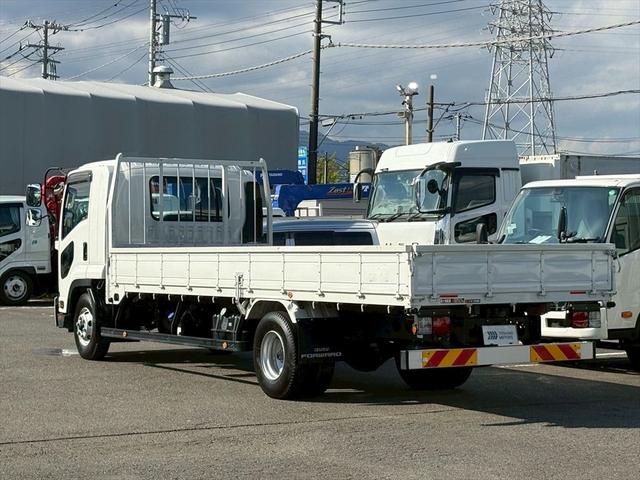 フォワード 平ボディー 自社レンタUP 標準巾 パブコ 6MT 210ps 積載3.85t(5枚目)