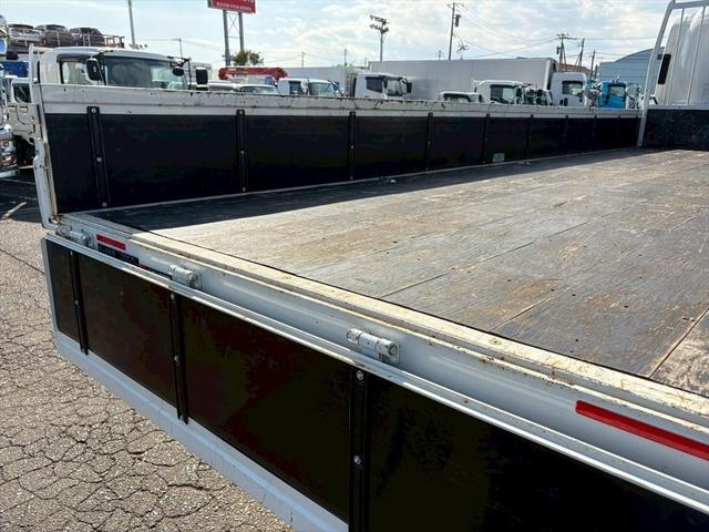 フォワード 平ボディー 自社レンタUP 標準巾 パブコ 6MT 210ps 積載3.85t(11枚目)