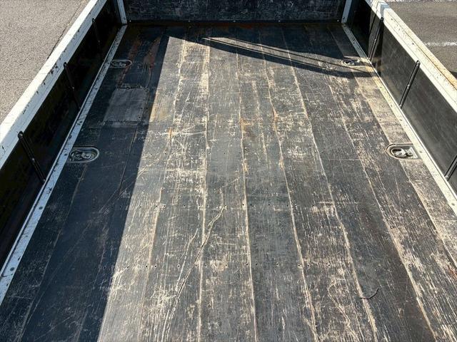 フォワード 平ボディー 自社レンタUP 標準巾 パブコ 6MT 210ps 積載3.85t(13枚目)