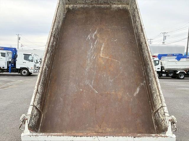 エルフトラック ダンプ　自社レンタＵＰ　フルフラットロー　新明和ＤＲ２－０１１０ＳＹ　ｉＳｉＭ	１５０ｐｓ　積載３ｔ（10枚目）