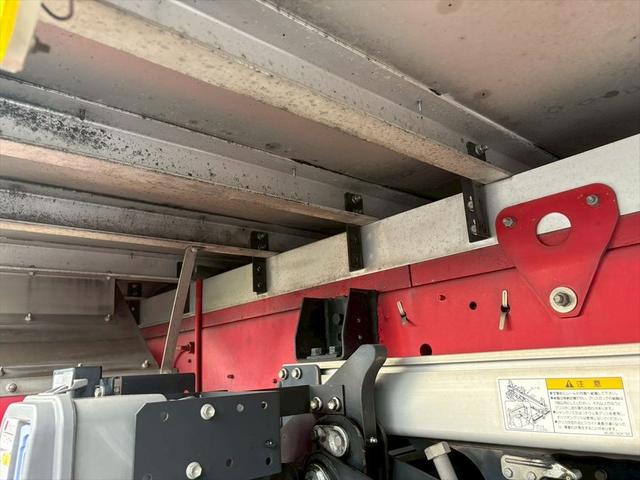ヒノレンジャー 冷蔵冷凍車Ｐ／Ｇ　標準巾　リアエアサス　格納ゲート　片開きＳＤ　トランテックス　菱重ＴＤＪＳ５０Ａ－Ｌ　プロシフト　２１０ｐｓ　積載２．７５ｔ（19枚目）