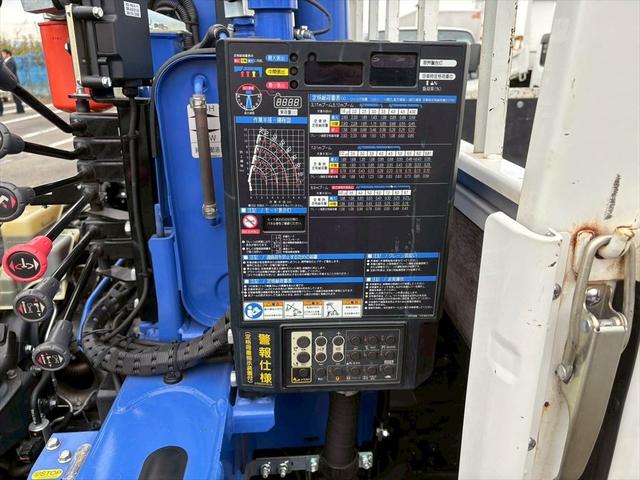 キャンター クレーン付平ボディー　標準ロング　４段　ラジコン　パブコ　タダノＴＭ－ＺＸ２９４ＨＲＳＡ　ＤＵＯＮＩＣ　１５０ｐｓ　積載３ｔ（16枚目）
