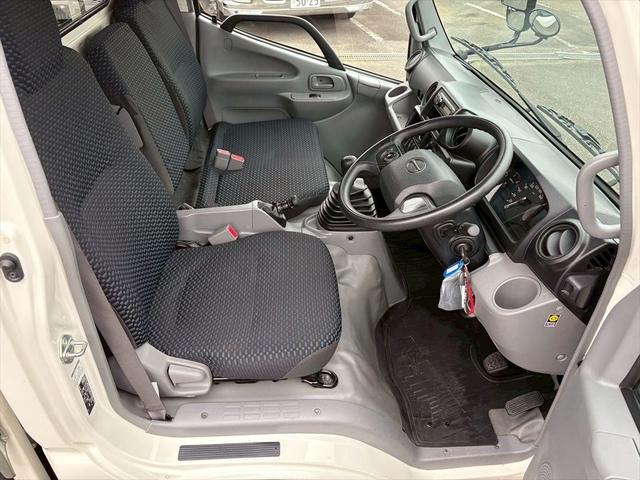 デュトロ 平ボディー 自社レンタUP ショート 全低床 6MT 150ps 積載2t(23枚目)