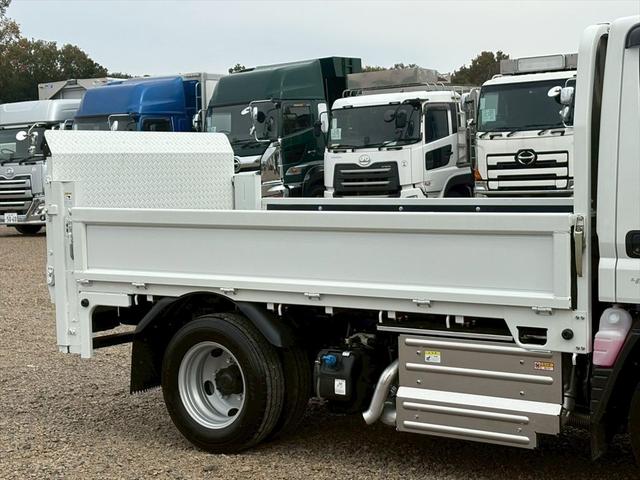 キャンター 平ボディー　未使用　カスタム　ショート　垂直ゲート　全低床　パブコ　ＤＵＯＮＩＣ　１５０ｐｓ　積載２ｔ（7枚目）