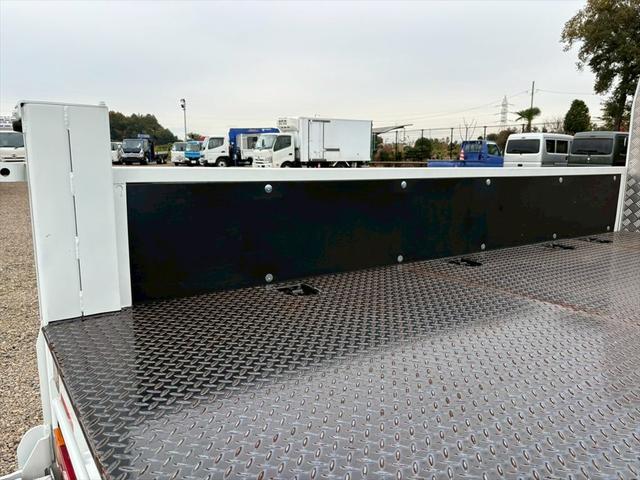 キャンター 平ボディー　未使用　カスタム　ショート　垂直ゲート　全低床　パブコ　ＤＵＯＮＩＣ　１５０ｐｓ　積載２ｔ（11枚目）