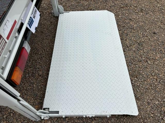 キャンター 平ボディー　未使用　カスタム　ショート　垂直ゲート　全低床　パブコ　ＤＵＯＮＩＣ　１５０ｐｓ　積載２ｔ（14枚目）