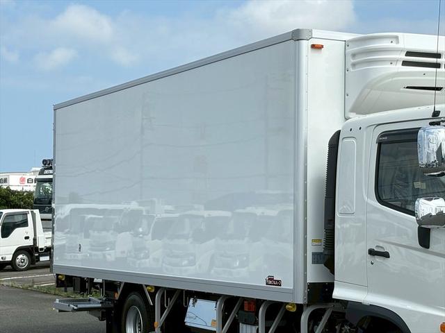 ヒノレンジャー 冷蔵冷凍車Ｐ／Ｇ　未使用　６２００ボデー　ワイド　リアエアサス　格納ゲート　サイドドア　フルハーフＧＭＦ７　菱重ＴＤＪＳ５０Ｊ－１Ｌ２　６ＭＴ　２４０ｐｓ　積載２．３ｔ（7枚目）