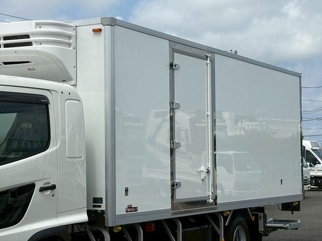 ヒノレンジャー 冷蔵冷凍車Ｐ／Ｇ　未使用　６２００ボデー　ワイド　リアエアサス　格納ゲート　サイドドア　フルハーフＧＭＦ７　菱重ＴＤＪＳ５０Ｊ－１Ｌ２　６ＭＴ　２４０ｐｓ　積載２．３ｔ（8枚目）