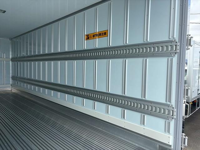 ヒノレンジャー 冷蔵冷凍車Ｐ／Ｇ　未使用　６２００ボデー　ワイド　リアエアサス　格納ゲート　サイドドア　フルハーフＧＭＦ７　菱重ＴＤＪＳ５０Ｊ－１Ｌ２　６ＭＴ　２４０ｐｓ　積載２．３ｔ（12枚目）