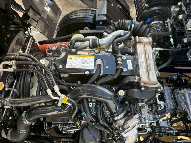 フォワード ウイング　増トン　６２ワイド　ハイルーフ　リアエアサス　フルハーフＤＭＷ　６ＭＴ　２４０ｐｓ　積載８ｔ（21枚目）