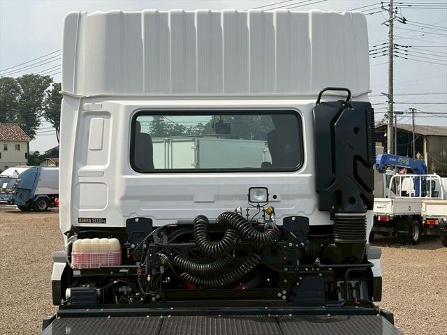 クオン トラクタ(2デフ) ハイルーフ リアエアサス 流体式リターダ 一括緩和 ソーシンUー20-A ESCOT 530ps 積載18t(9枚目)