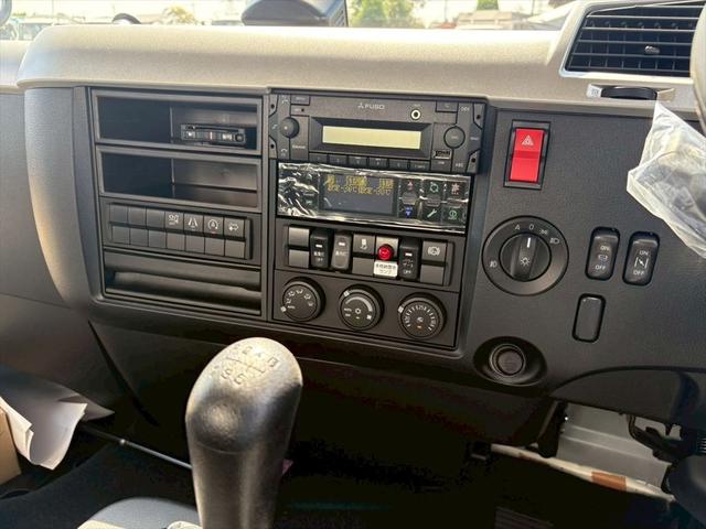 ファイター 冷蔵冷凍車P/G 未使用 62ワイド リアエアサス 格納ゲート 片開きSD 東プレXV42LOCRAOーT 6MT 240ps 積載2.4t(24枚目)