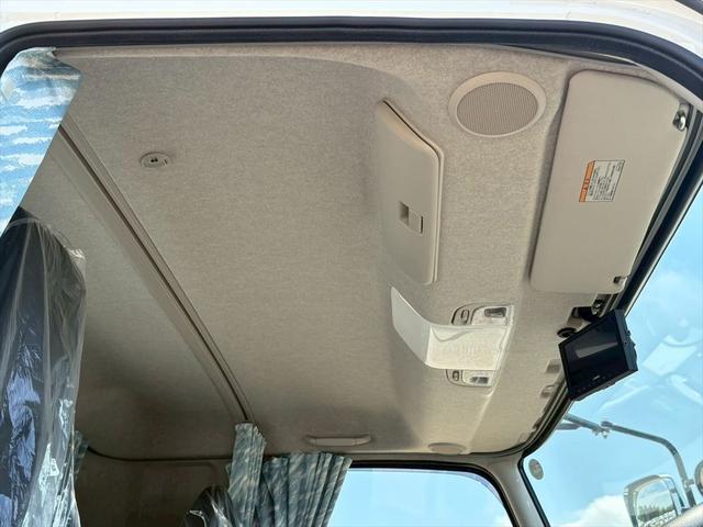 ファイター 冷蔵冷凍車P/G 未使用 62ワイド リアエアサス 格納ゲート 片開きSD 東プレXV42LOCRAOーT 6MT 240ps 積載2.4t(26枚目)