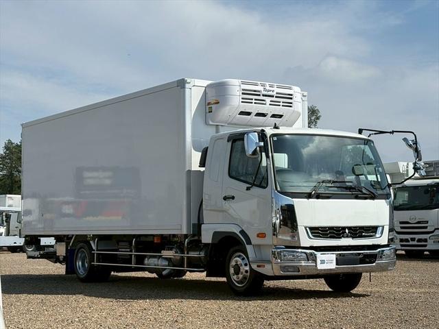 ファイター 冷蔵冷凍車P/G 未使用 62ワイド リアエアサス 格納ゲート 片開きSD 東プレXV42LOCRAOーT 6MT 240ps 積載2.4t(4枚目)