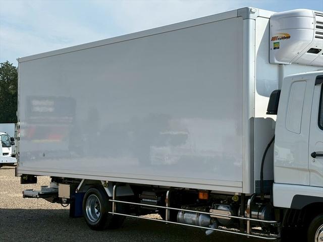 ファイター 冷蔵冷凍車P/G 未使用 62ワイド リアエアサス 格納ゲート 片開きSD 東プレXV42LOCRAOーT 6MT 240ps 積載2.4t(7枚目)