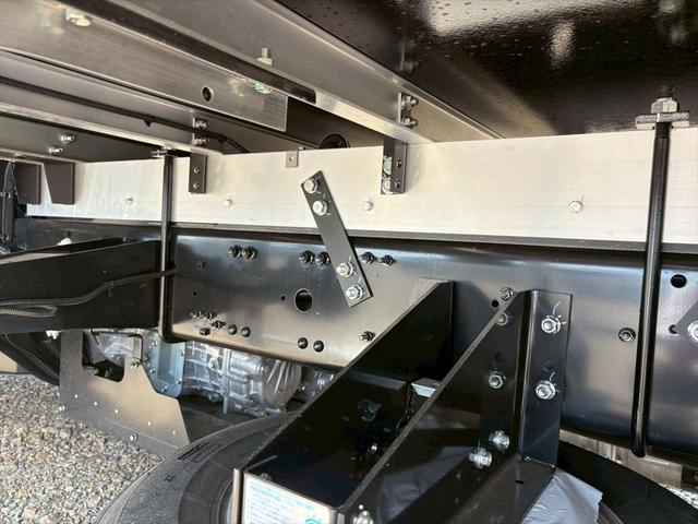 ファイター 冷蔵冷凍車P/G 未使用 62ワイド リアエアサス 格納ゲート 片開きSD 東プレXV42LOCRAOーT 6MT 240ps 積載2.4t(17枚目)