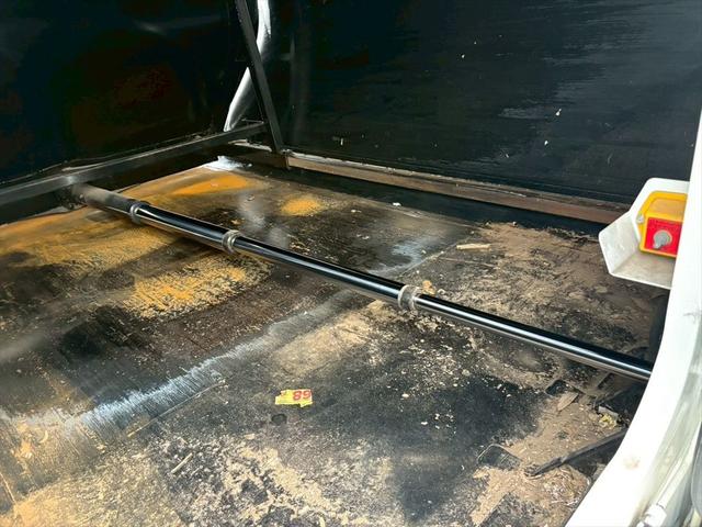 ファイター 塵芥車 プレス式 8.7立米 連続スイッチ 新明和GT084ー5734WP 6MT 170ps 積載1.8t(13枚目)