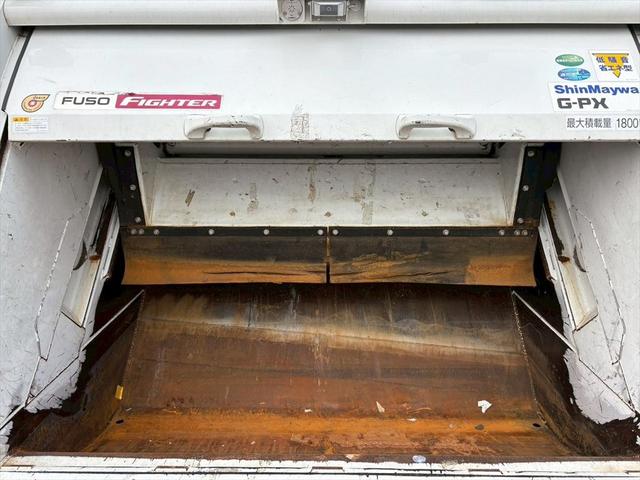 ファイター 塵芥車 プレス式 8.7立米 連続スイッチ 新明和GT084ー5734WP 6MT 170ps 積載1.8t(15枚目)