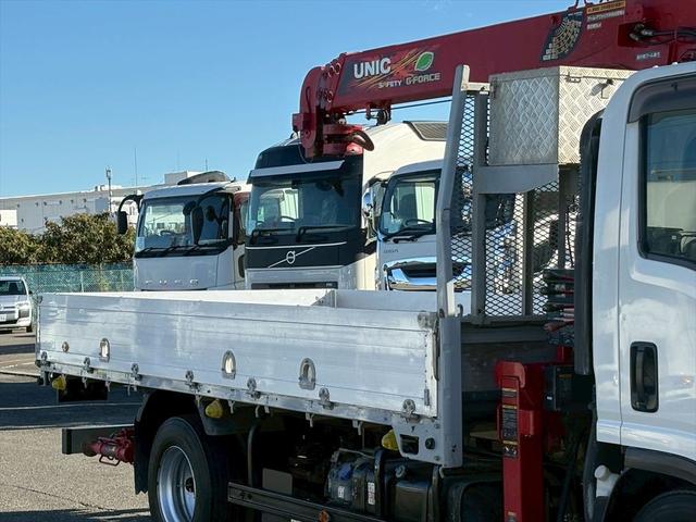 エルフトラック クレーン付平ボディー　ワイド超ロング　４段　ラジコン　ユニックＵＲＧ２９４　６ＭＴ　１５０ｐｓ　積載３．６ｔ（7枚目）