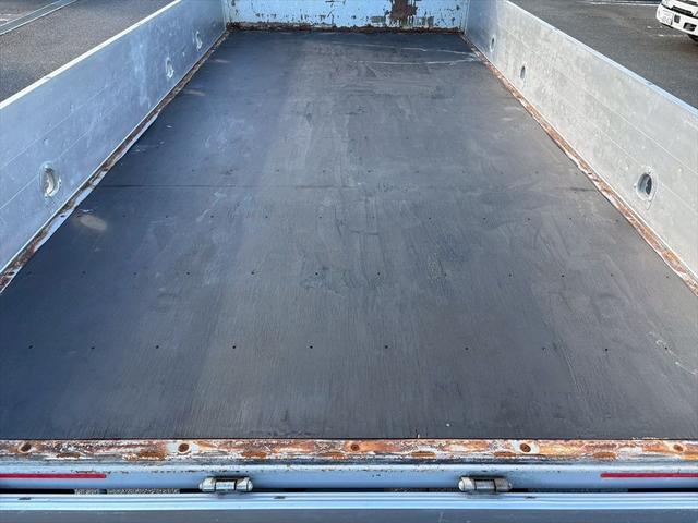 エルフトラック クレーン付平ボディー　ワイド超ロング　４段　ラジコン　ユニックＵＲＧ２９４　６ＭＴ　１５０ｐｓ　積載３．６ｔ（10枚目）