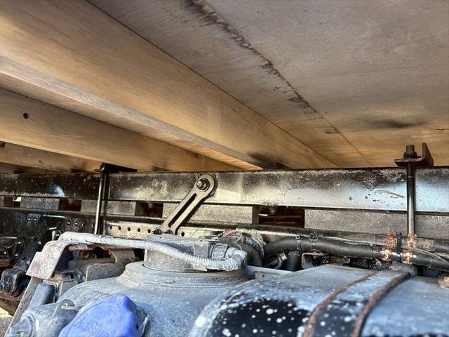 エルフトラック クレーン付平ボディー　ワイド超ロング　４段　ラジコン　ユニックＵＲＧ２９４　６ＭＴ　１５０ｐｓ　積載３．６ｔ（19枚目）