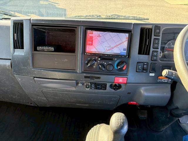 エルフトラック クレーン付平ボディー　ワイド超ロング　４段　ラジコン　ユニックＵＲＧ２９４　６ＭＴ　１５０ｐｓ　積載３．６ｔ（24枚目）