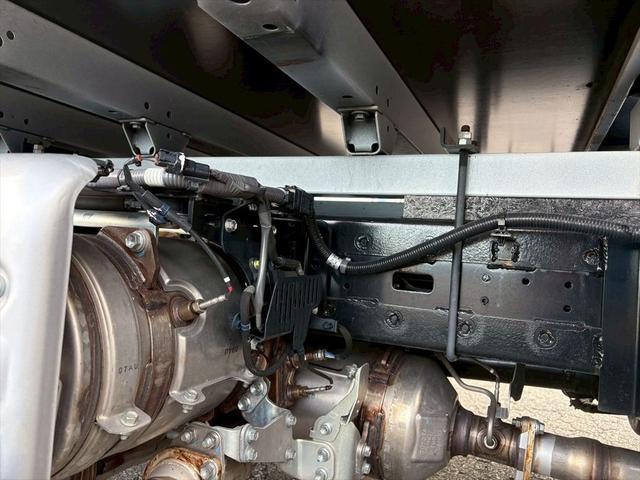 デュトロ クレーン付平ボディー　自社レンタＵＰ　標準巾　４段　ラジコン　マルチゲート　タダノＴＭ－ＺＸ２６４ＨＲＳＡ　６ＭＴ　１５０ｐｓ　積載２ｔ（19枚目）