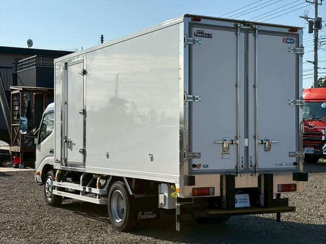 デュトロ 冷蔵冷凍車　標準ロング　片開きサイドドア　スタンバイ　全低床　フルハーフＧＭＤ　菱重ＴＤＪＳ３５Ｊー２Ｌ２０　６ＭＴ　１５０ｐｓ　積載２．９５ｔ（5枚目）
