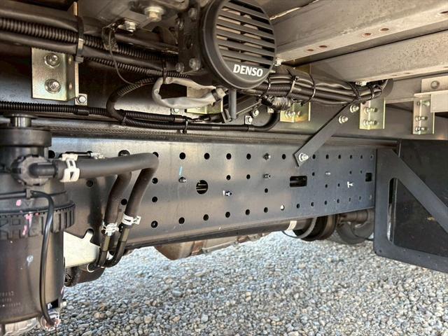 デュトロ 冷蔵冷凍車　標準ロング　片開きサイドドア　スタンバイ　全低床　フルハーフＧＭＤ　菱重ＴＤＪＳ３５Ｊー２Ｌ２０　６ＭＴ　１５０ｐｓ　積載２．９５ｔ（18枚目）