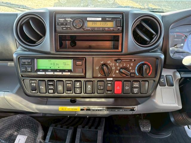 デュトロ 冷蔵冷凍車　標準ロング　片開きサイドドア　スタンバイ　全低床　フルハーフＧＭＤ　菱重ＴＤＪＳ３５Ｊー２Ｌ２０　６ＭＴ　１５０ｐｓ　積載２．９５ｔ（24枚目）