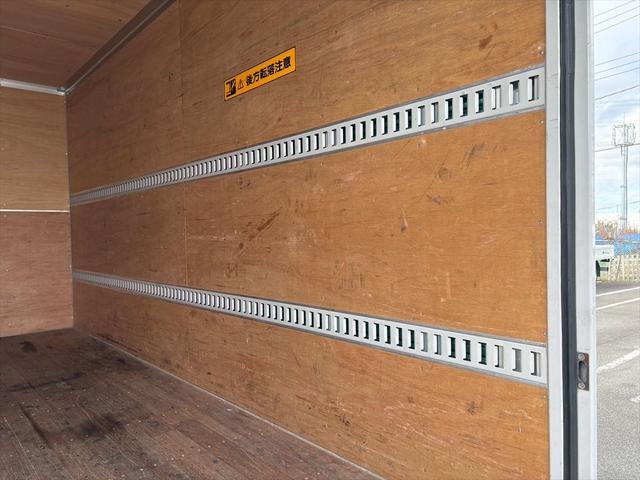 キャンター ドライバンＰ／Ｇ　自社レンタＵＰ　標準ロング　ゲート蓋　スライドサイドドア　全低床　フルハーフＤＬＫ　５ＭＴ　１５０ｐｓ　積載２ｔ（12枚目）