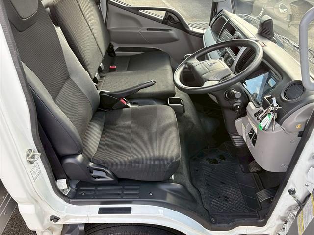 キャンター ドライバンＰ／Ｇ　自社レンタＵＰ　標準ロング　ゲート蓋　スライドサイドドア　全低床　フルハーフＤＬＫ　５ＭＴ　１５０ｐｓ　積載２ｔ（23枚目）