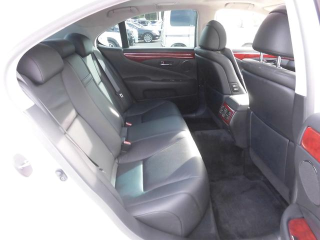 LS460 Iパッケージ 黒本革 サンルーフ 純正ナビ(16枚目)
