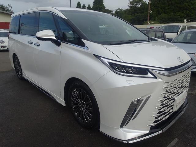 LM LM500h バージョンL 4WD 法人ワンオーナー 黒革 モデリスタエアロ&シグネチャークローム 寒冷地仕様 マークレビンソンサウンドシステム ムーンルーフ ユニバーサルステップ 14インチリアエンターテイメントシステム(3枚目)