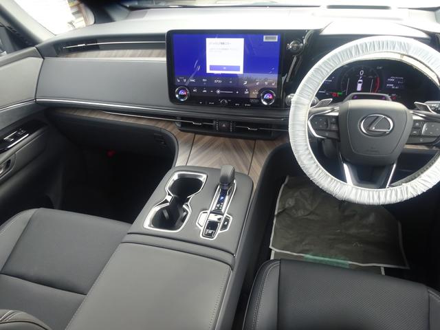 LM LM500h バージョンL 4WD 法人ワンオーナー 黒革 モデリスタエアロ&シグネチャークローム 寒冷地仕様 マークレビンソンサウンドシステム ムーンルーフ ユニバーサルステップ 14インチリアエンターテイメントシステム(13枚目)