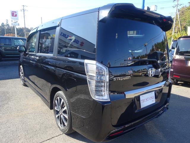 ステップワゴンスパーダ Ｚ　クールスピリット　社外１０インチフローティングナビ　フルセグＴＶ　ブルートゥース　ＨＤＭＩ　ＣＤ・ＤＶＤ　バックカメラ　両側パワースライドドア　アルパイン後席フリップダウンモニター　ＥＴＣ　キーフリー（6枚目）