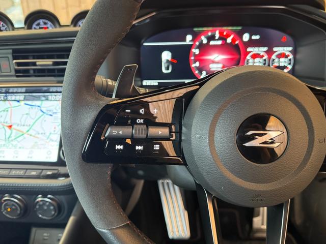 フェアレディZ ニスモ 禁煙 ワンオーナー 純正RAYS製19インチ RECARO製スポーツシート 3連メーター 9型コネクトナビ 9速オートマチック パドルシフト バックカメラ  BOSEサウンド LEDヘッドランプ(11枚目)