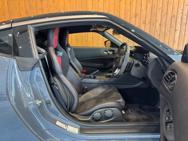 フェアレディZ ニスモ 禁煙 ワンオーナー 純正RAYS製19インチ RECARO製スポーツシート 3連メーター 9型コネクトナビ 9速オートマチック パドルシフト バックカメラ  BOSEサウンド LEDヘッドランプ(36枚目)