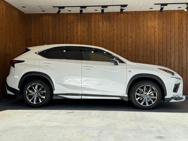 NX NX300 Fスポーツ TRDエアロ/4本出しマフラー ムーンルーフ 赤黒コンビ革シート 角型三眼LEDヘッドライト パーキングサポートブレーキ ナビ TV セーフティシステムプラス 純正18インチAW 1オーナー 禁煙(4枚目)