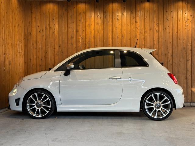 アバルト５９５ ツーリズモ　黒革シート　ディスプレイオーディオ　ＨＩＤヘッドライト　Ｂカメラ　純正１７インチＡＷ　前後ドラレコ　禁煙（5枚目）