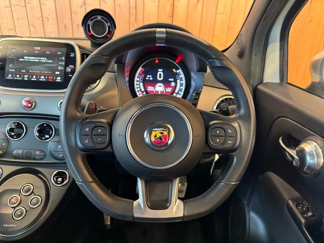 アバルト５９５ ツーリズモ　黒革シート　ディスプレイオーディオ　ＨＩＤヘッドライト　Ｂカメラ　純正１７インチＡＷ　前後ドラレコ　禁煙（12枚目）